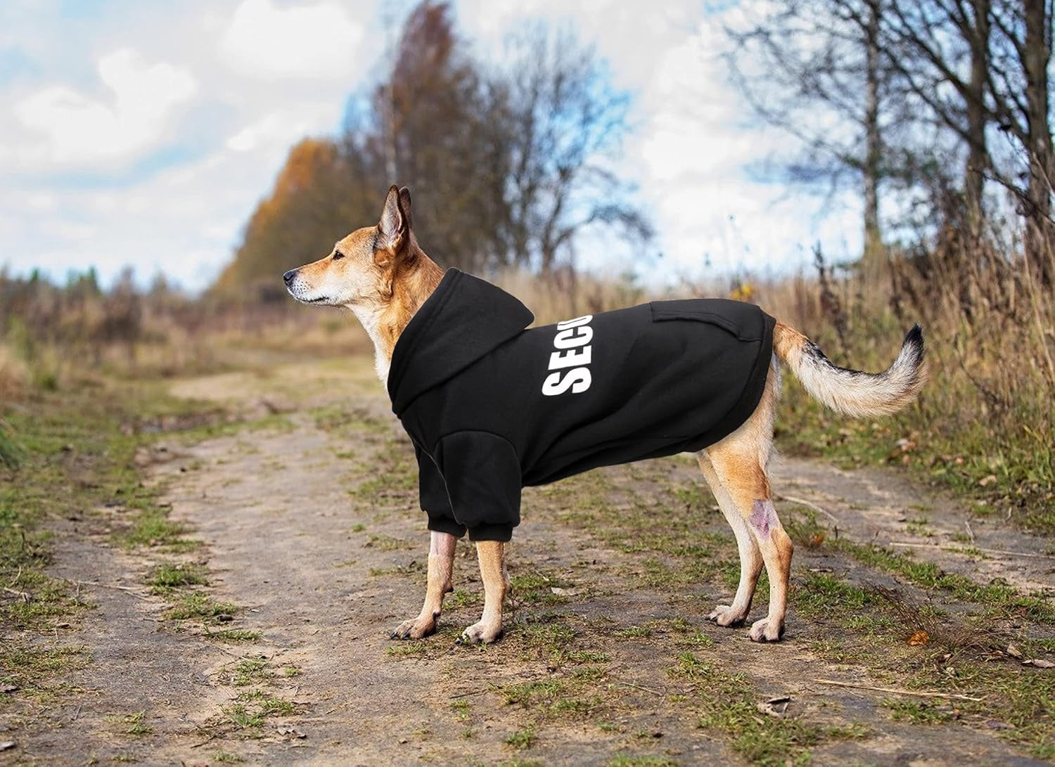 Detalle del bolsillo canguro y forro de fleece de la sudadera para perros